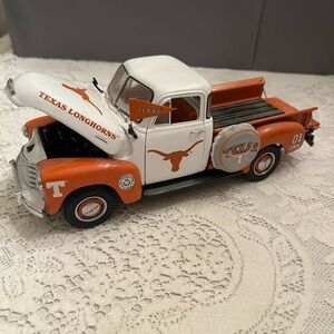 Danbury Mint 1953 Chevrolet NCAA
Texas Longhorns Tailgate Pickup Truck